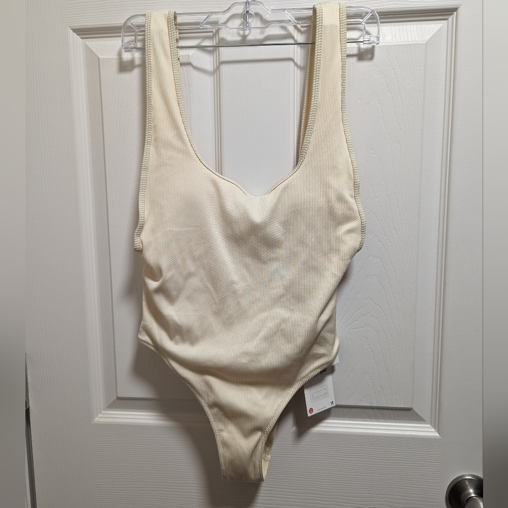 Zara Ribbed Low Back Swimsuit - Picture 3 of 8
